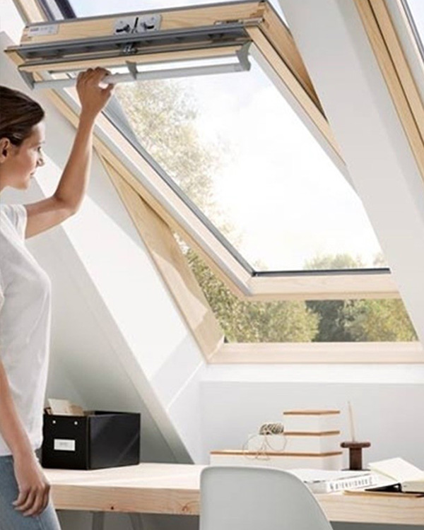 Installation et remplacement de Velux en Essonne (91) – Optimisez votre espace avec des fenêtres de toit de qualité